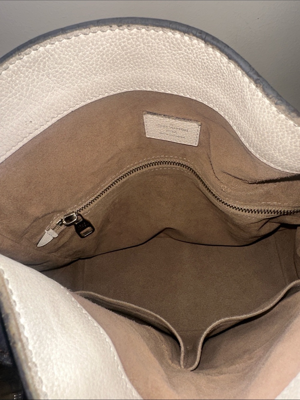 💯% Louis Vuitton Mahina Babylone PM Hobo Galet Taupe (2015) LV Lock w/purchase - Picture 13 of 16